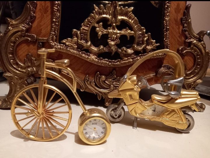 Coleção de relógios em metal