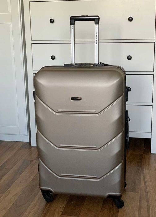 WALIZKA NA KÓŁKACH turystyczna podróżna pojemna 37l NOWA walizka