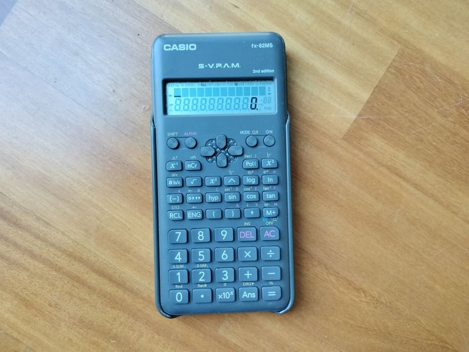Calculadora Científica Casio fx-82MS 2nd Edition - Como Nova