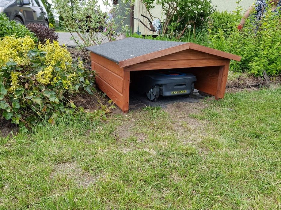 Domek, garaż dla kosiarki/robota koszącego