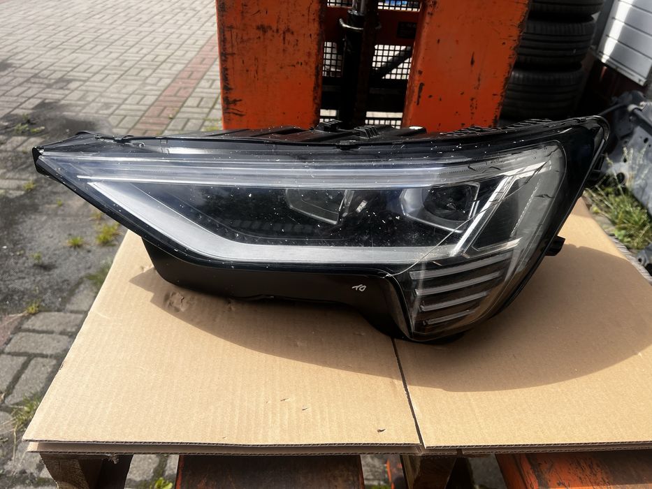 Audi e-tron 4ke lampa lewa przednia full led