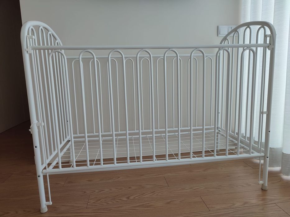 Berço lacado branco + colchão