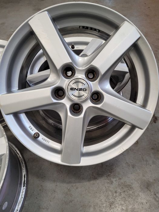 Komplet felg R 16 rozstaw 5x110