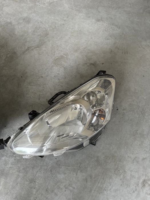 Lampa przednia lewa lub prawa Peugeot Partner 08-14r