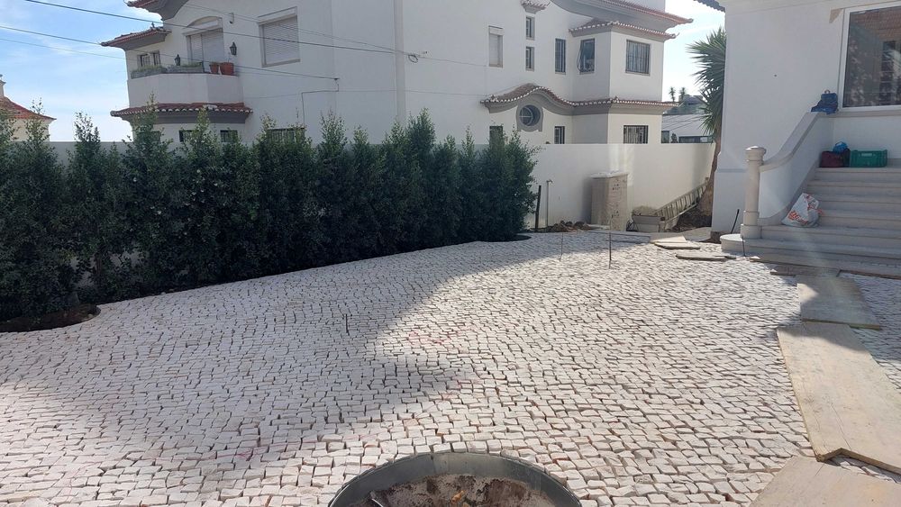 calçada, grelha , lajetas , lancil, pavê e calceteiro