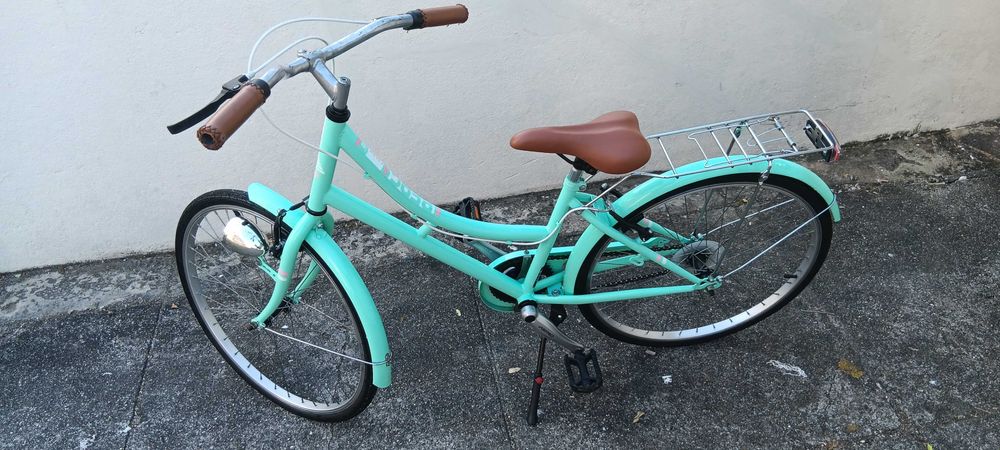 Bicicleta cidade menina