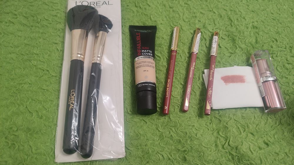 Продам тональні основі ,та помаду Loreal