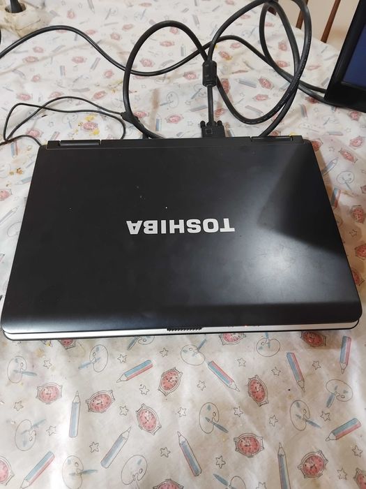 Computador portatil mais um monitor tudo em bom estado
