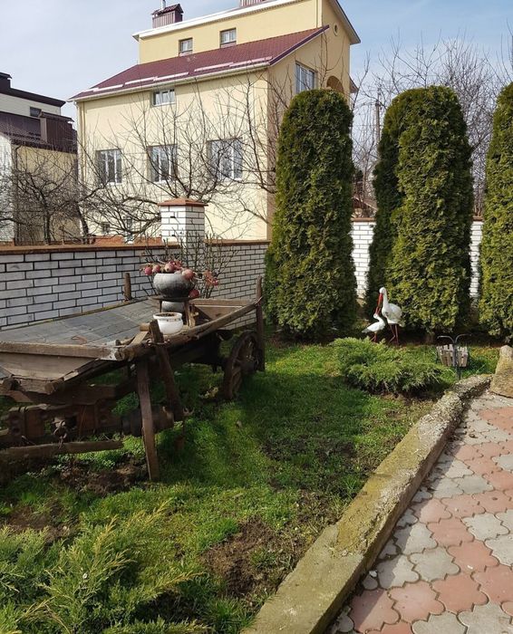 Здається чудовий 4 кімнатний Будинок на Старому Місті.