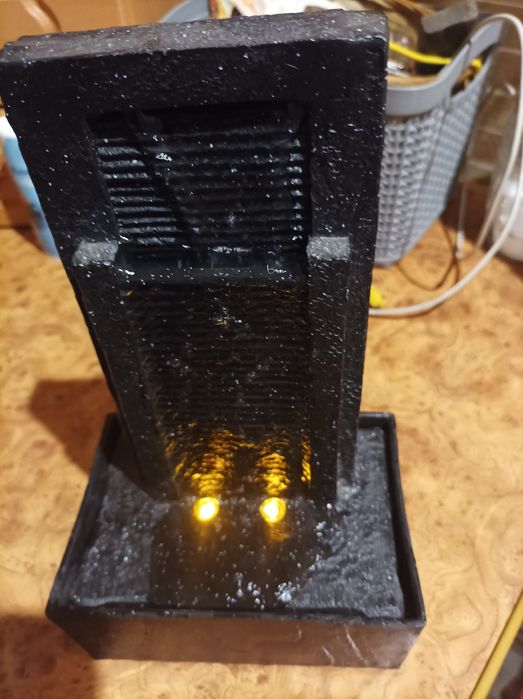 Fontanna ścienna wodospad