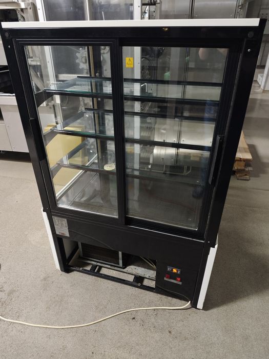 Witryna chłodnicza cukiernicza Cebea Bochnia Ellada