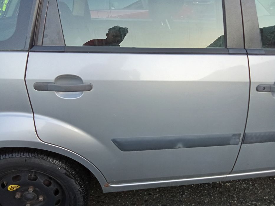 FORD FIESTA MK6 drzwi tylne prawe 

Posiadam inne części