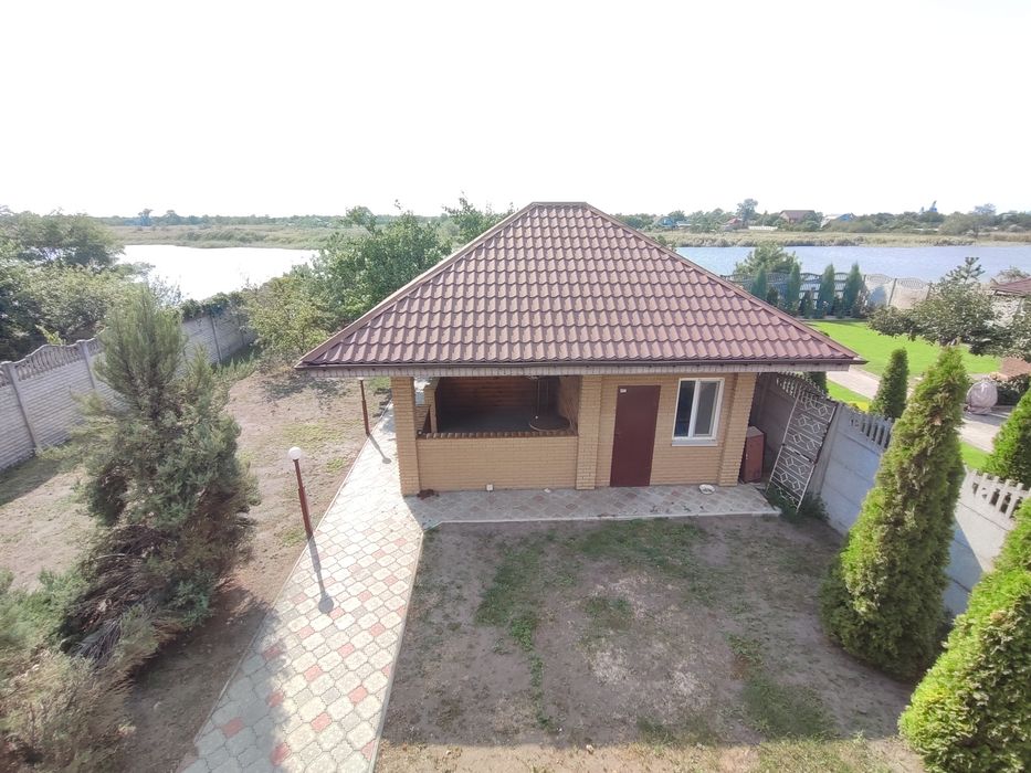 Продаж - двоповерховий дачний будинок з виходом до ріки с. Новоселівка