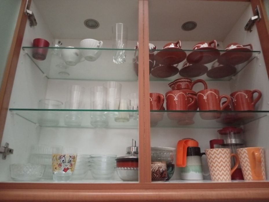 Móvel superior de cozinha, com três portas de vidro