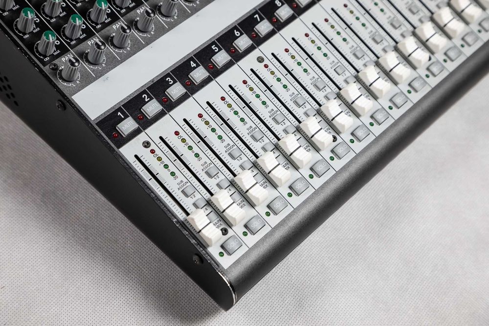 Mackie ONYX 1640 - mikser audio