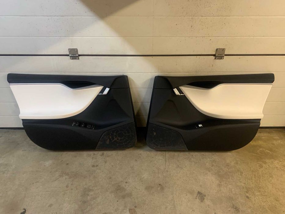 Комплект сидінь на Tesla model S 2016-2021 рік