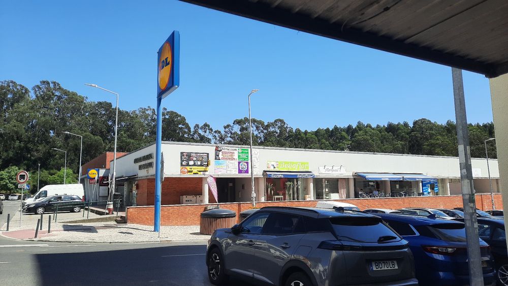 Garagem Box Fechada com Portão Automático e Eletricidade – Rio de Mouro
