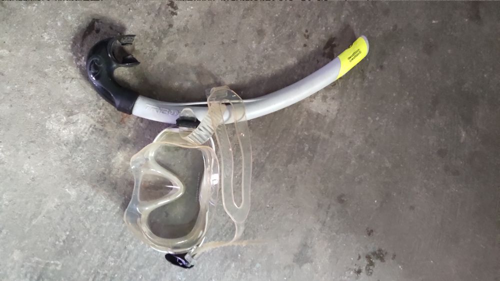Óculos e tubo de respiro mergulho