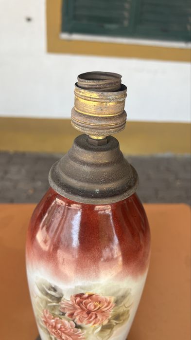 Candeeiro vintage em porcelana pintada à mão – base decorativa floral