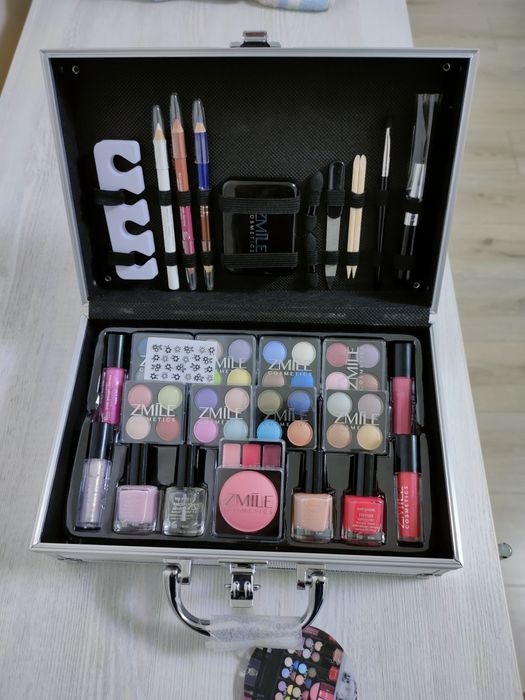 Zmile cosmetics box