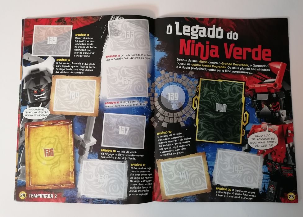 Caderneta de cromos Lego Ninjago.