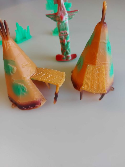 TIPIS E FIGURAS - INDÍO, GUARDAS E CAVALOS - Coleção Comansi