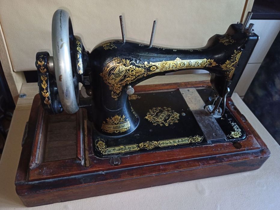 Старинная швейная машинка Singer 1886 года
