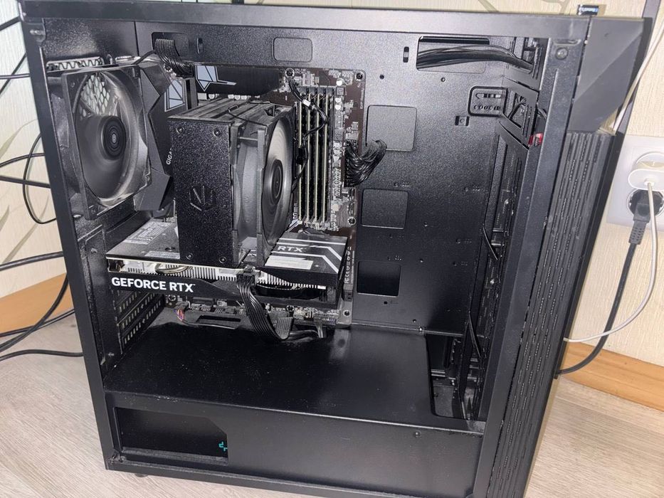 Sprzedam wydajny komputer gamingowy– RTX 4060 Ryzen 5 5600 / 32 GB RAM