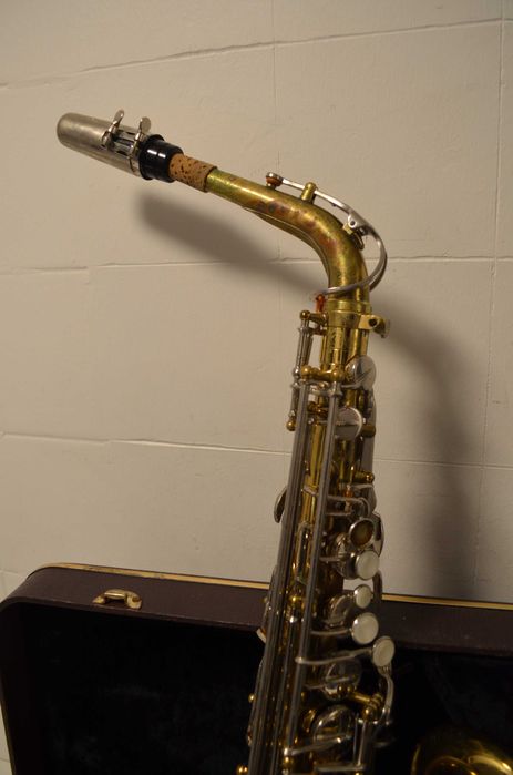 Vendo Sax Alto  Com Estojo