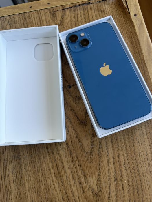 Продаю свій iPhone 13 на 256GB у дуже гарному стані.