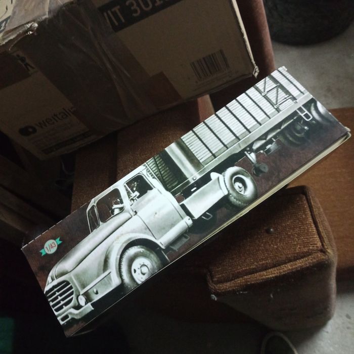Camião de coleção transporte de carros.