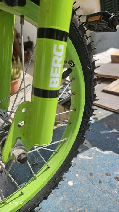 Bicicleta com rodinhas laterais (Prir Velho)