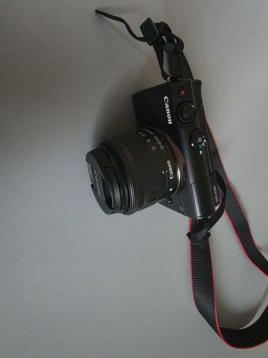Canon EOS M100 + об’єктив 15-45 / бездзеркальний фотоапарат / Wi-Fi