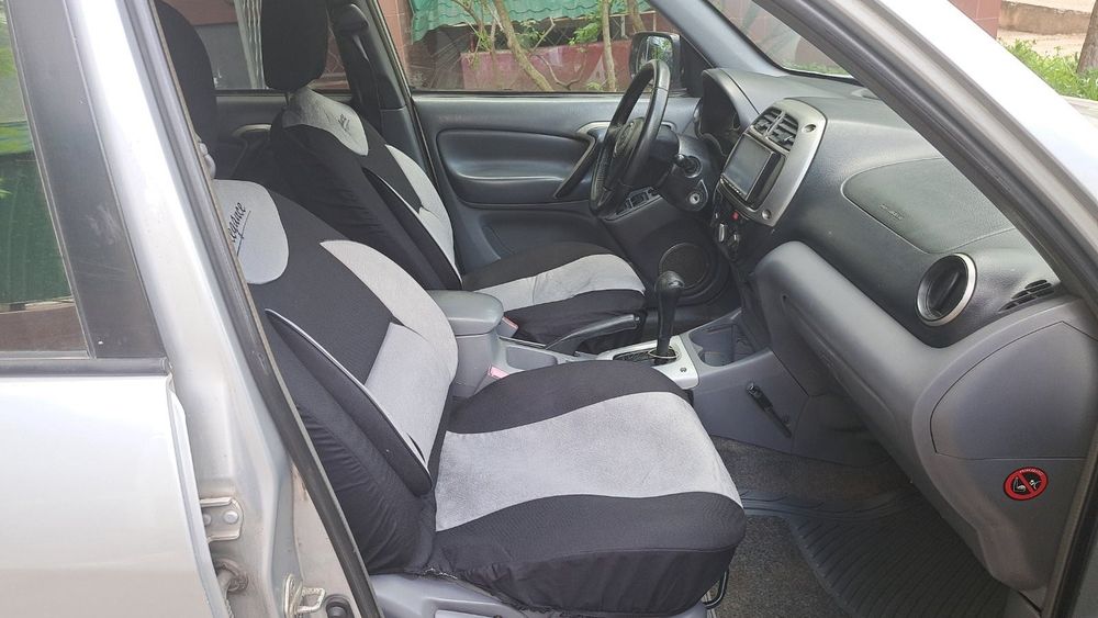 автомобиль тойото Rav 4