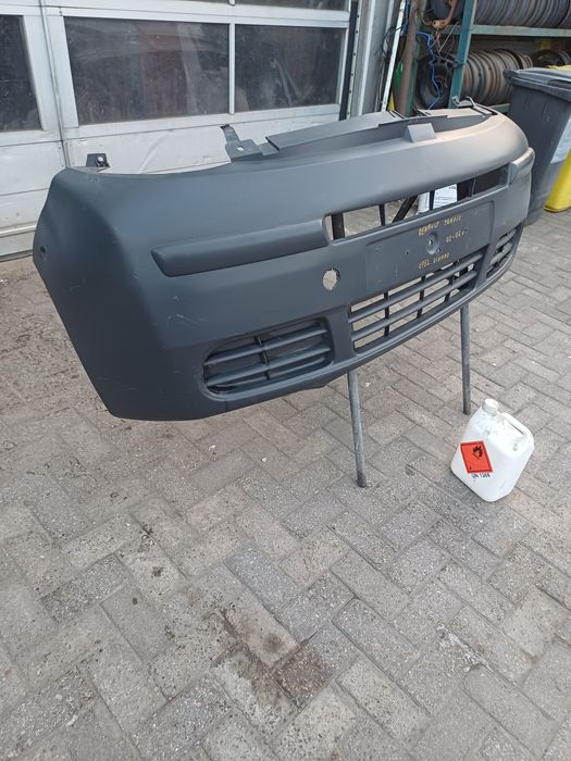 Zderzak przedni do RENAULT TRAFIC, opel vivaro 02'-06r