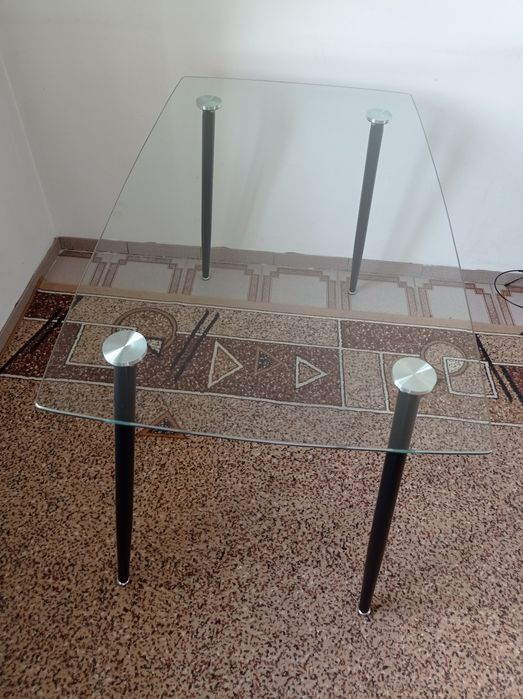 Стіл скляний кухонний