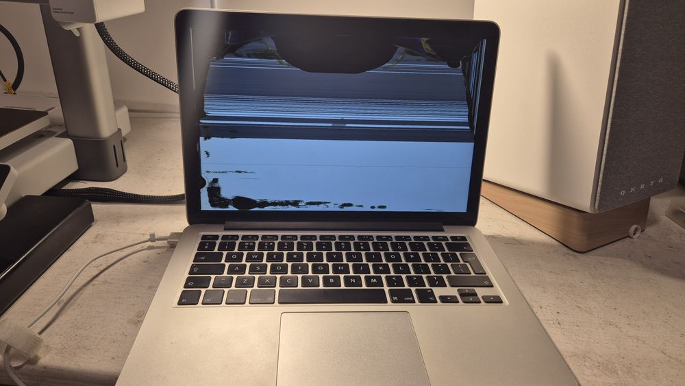Mac book 13 Pro - uszkodzona matryca