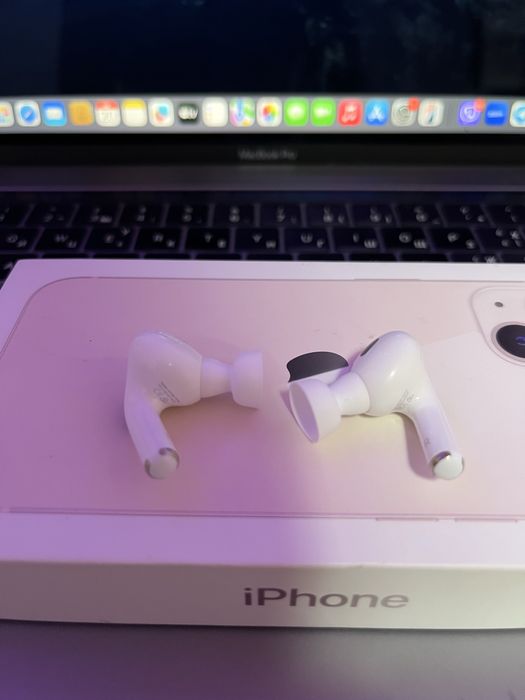 Apple AirPods Pro 2 на гарантії з цілим комплектом