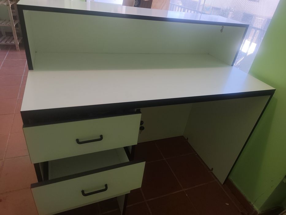 Balcão de Receção Branco e Preto com Gavetas