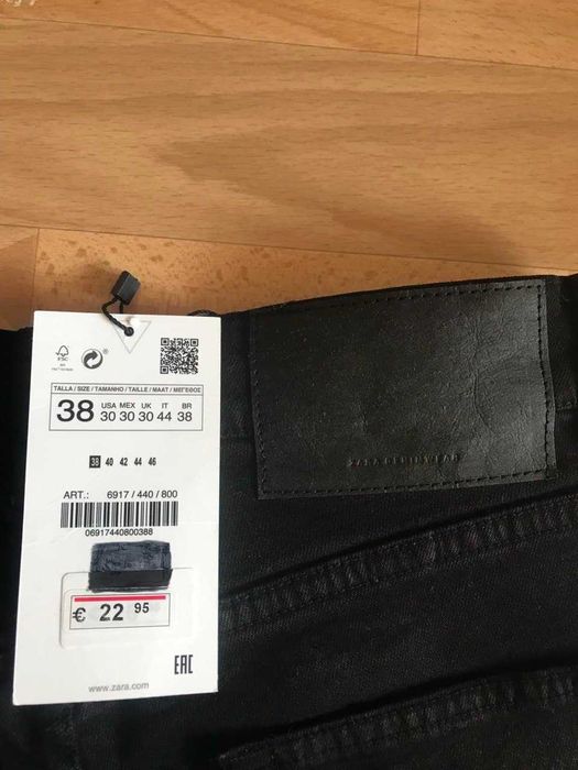 Продам новые джинсы на мальчика ZARA (цвет- черный)