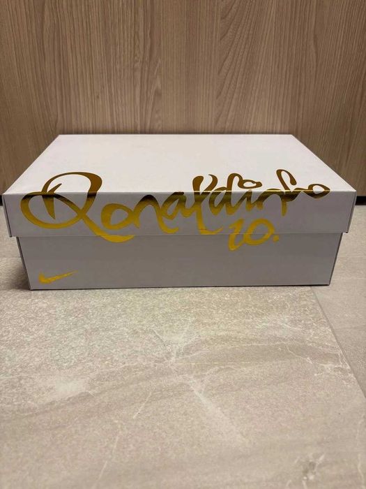 Nike Tiempo Legend Ronaldinho Touch of Gold IC Limited