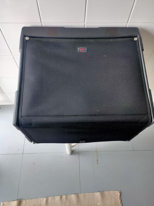 Rack SKB para DJ em excelente estado | Maia