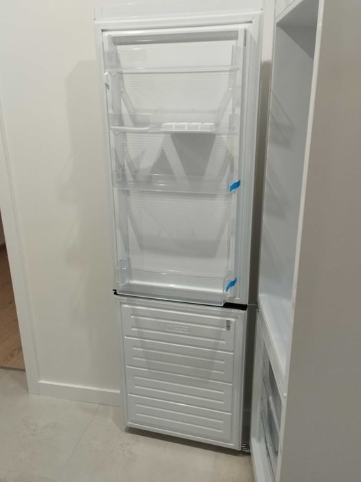 Nowa lodówka na gwarancji