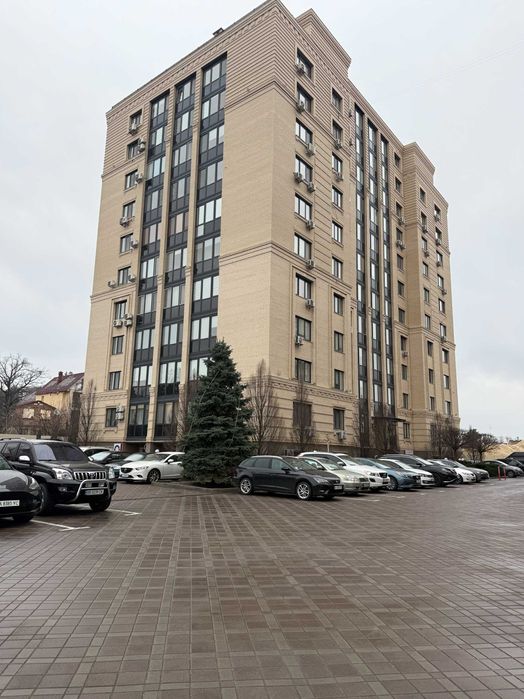 Величезна квартира з дизайнерським ремонтом в самому Центрі.  Газ