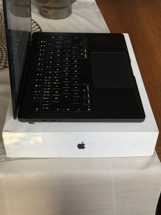Macbook m5 pro 16 GB gwarancja pudełko