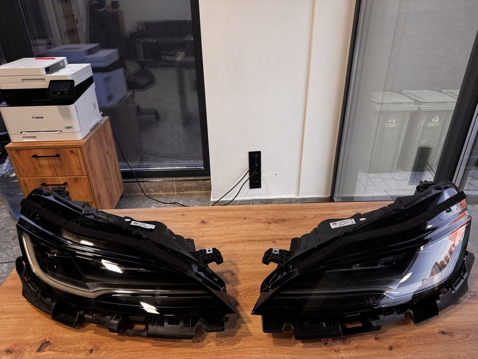 Фари на Tesla Model 3 HIGHLAND ЄВРОПА. Оригінал.