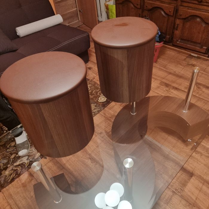 Stolik szklany blat+2 pufy