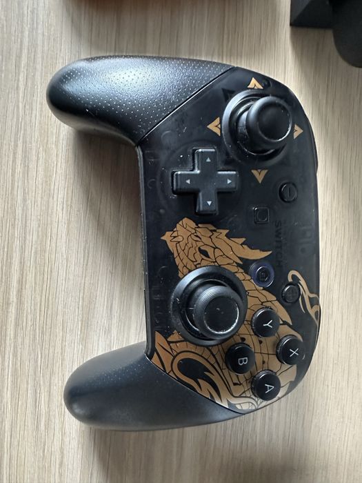 Nintendo Switch 1 - 4 joycony, ładowarka, karta sd, controller pro