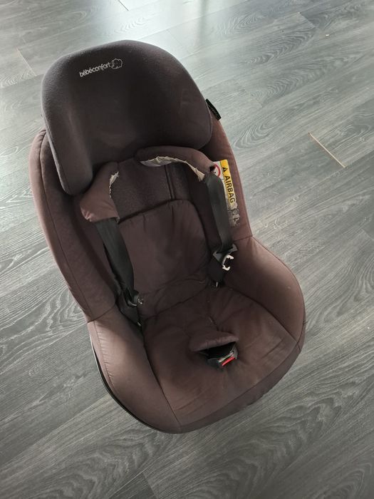 Cadeira auto e Isofix Bebeconfort em bom estado