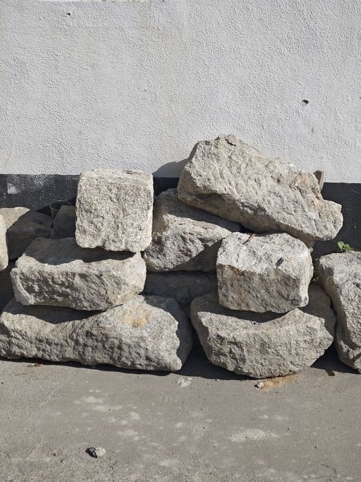 Pedras em granito